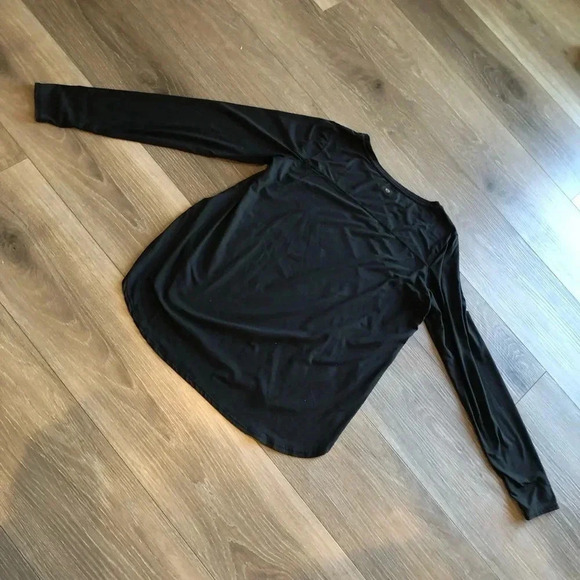 Layer 8 Black Athletic Long Sleeve Shirt With Thumb Holes Size Medium - Picture 10 of 11